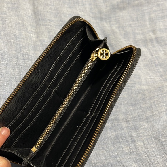 Tory Burch Black Saffiano Leather Long Wallet - Picture 5 of 6